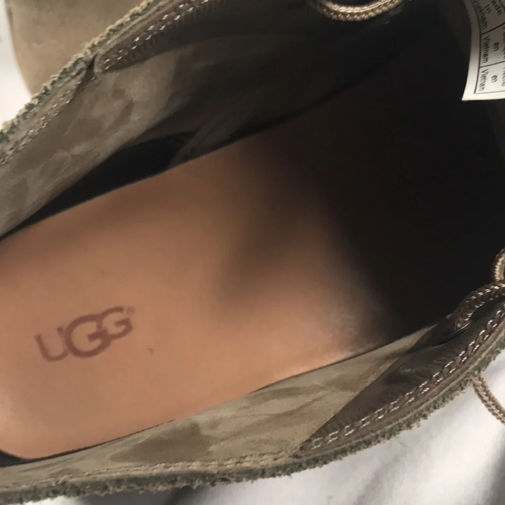 UGG Men’s Taupe Suede Lace Up Camino Chukka Boots